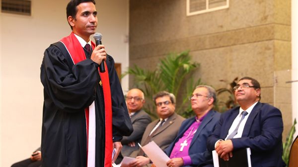 رئيس الإنجيلية يشهد