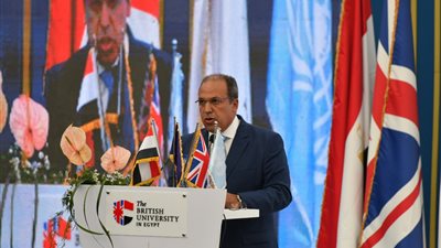 رئيس الجامعة البريطانية: نأمل في عرض توصيات نموذج محاكاة مؤتمر المناخ في الفعاليات الرسمية 