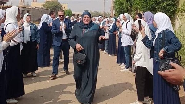 ممر شرفي لمديرة مدرسة