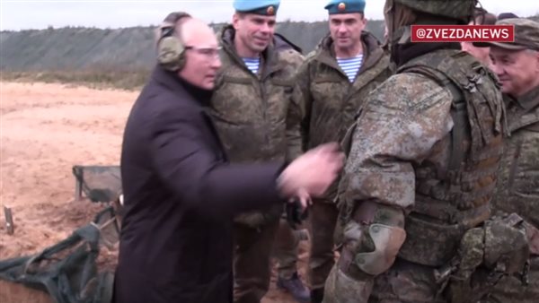 بوتين يتفقد مركزا