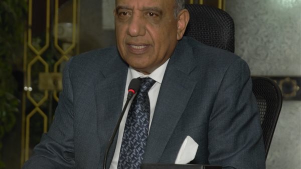 الدكتور محمود عصمت