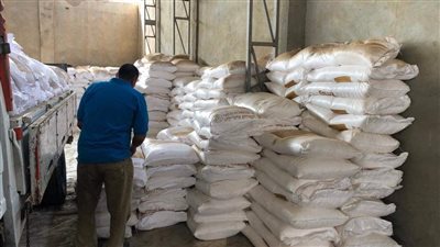 ضبط مواد غذائية فاسدة بأسواق الفيوم وسولار مدعم بالسوق السوداء