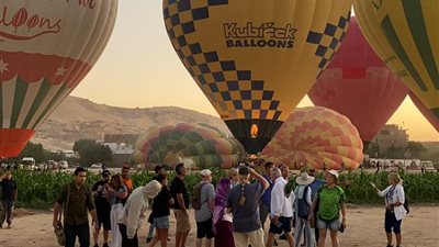 تحليق 20 رحلة بالون بالأقصر على متنها 840 سائحًا