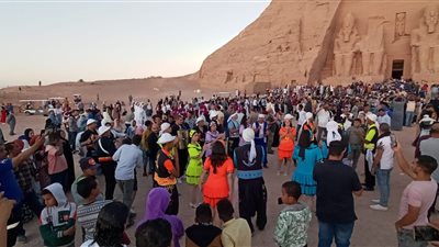 قصور الثقافة تختتم احتفالاتها بتعامد الشمس على وجه تمثال رمسيس الثاني| صور 