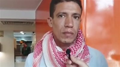 عامل النظافة المطرود من كشري التحرير بسبب ملابسه: صعبت عليّا نفسي.. أنا مش أقل من حد وبشتري بفلوسي | بث مباشر