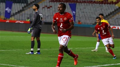 بعد اهتمام بيرنلي وأندرلخت.. الأهلي يخطط لتجديد عقد بيرسي تاو