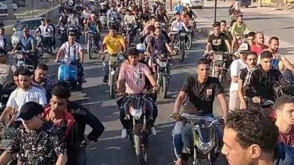 جانب من جنازة الطالب