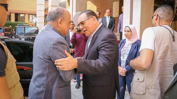 محافظ الشرقية يستقبل