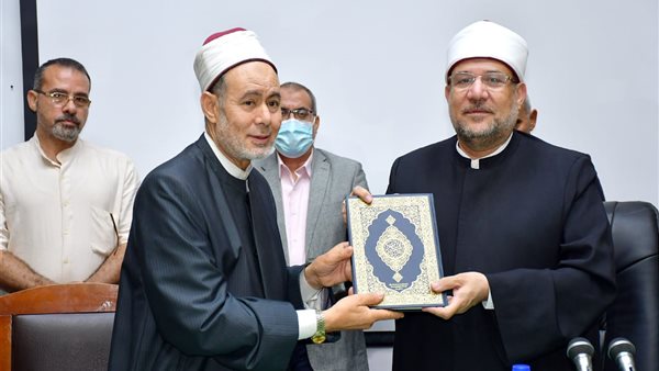 وزير الأوقاف يكرم