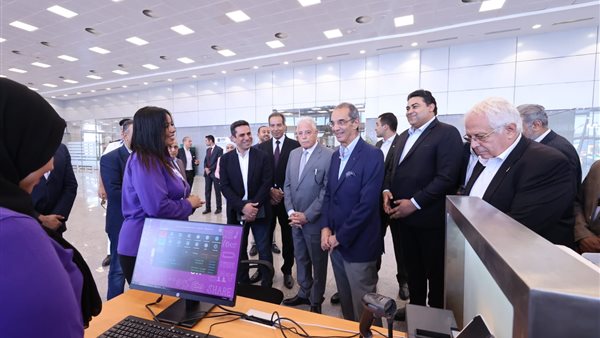 وزير الاتصالات وتكنولوجيا