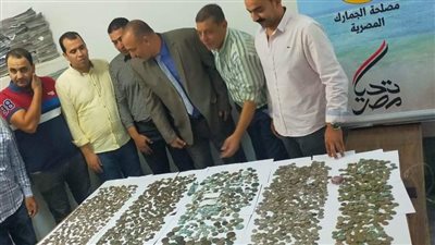 جمارك نويبع تضبط محاولة تهريب تمثال أثري وعملات معدنية نادرة