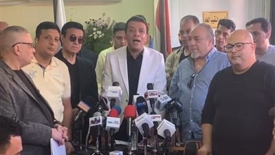 مصطفى كامل: مفيش حد هيغني بفلاشة أو حديدة تاني.. عملتوا فلوس حلوة تعالوا نقدم حاجة لبلدنا