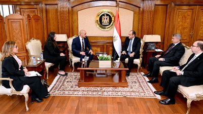 وزير الصناعة يؤكد لمدراء أوبو وأمازون وهواوي أهمية توفير فرص العمل في مصر