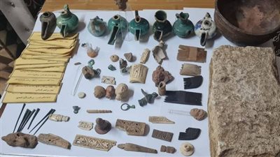 3 طلاب ووالد أحدهم.. تفاصيل القبض على المتهمين بسرقة متحف آثار جامعة سوهاج | بث مباشر