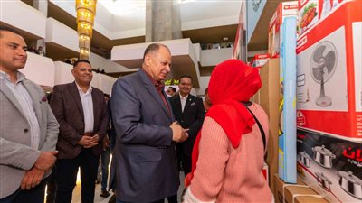 صندوق تحيا مصر: تسليم 20 فتاة أولى بالرعاية تجهيزات الزواج ضمن مبادرة دكان الفرحة في أسيوط 