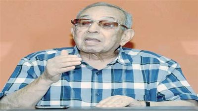 الدكتور محمد حسن عبد الله بعد تبرعه بجزء من مكتبته: أريد أن تصل الكتب إلى من يستفيد منها