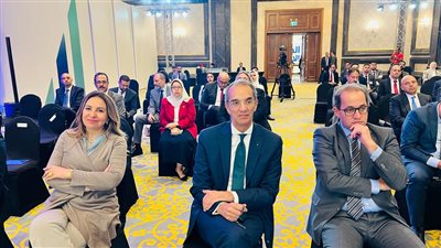 وزير الاتصالات: التعاقد مع 27 شركة متخصصة في تصميم الإلكترونيات والبرامج للتواجد بمدينة المعرفة 