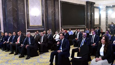 رئيس الوزراء يطرح إمكانية دخول القطاع الخاص في شراكة مع الدولة بمجال إدارة المستشفيات