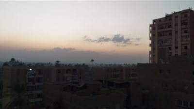 انخفاض في درجات الحرارة وسحب متقطعة تغطي سماء سوهاج | صور