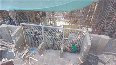 التحقيق في سقوط سقالات كوبري تحت الإنشاء بفيصل وإصابة 6 أشخاص | فيديو 