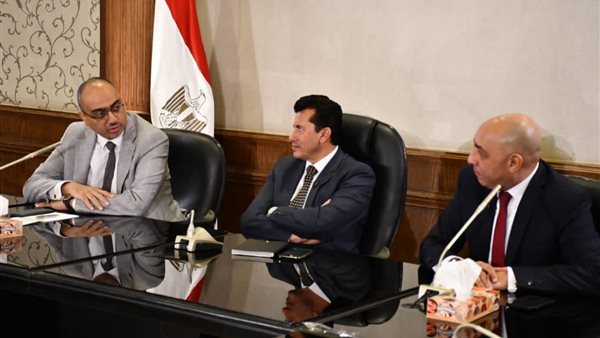 وزير الرياضة يبحث