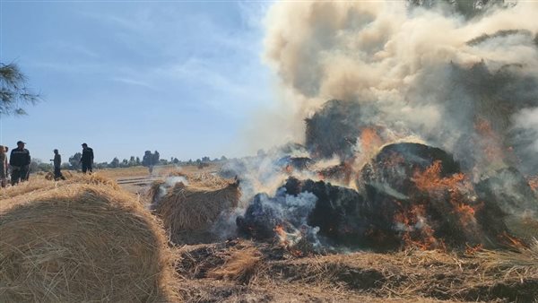 حريق بأرض بقرية الطود