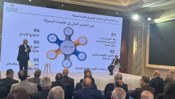 جانب من جلسة وزير