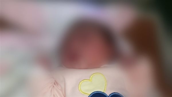 الطفلة حديثة الولادة