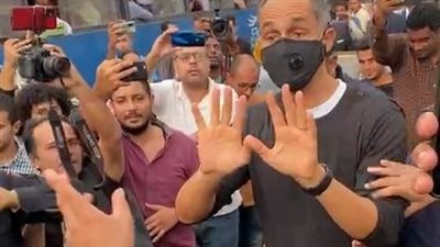 حضور جمال مبارك لمسجد السيدة زينب لصلاة الجنازة على فريد الديب | صور وفيديو