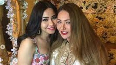 ليلى علوي لـ شيرين عبد الوهاب: بناتك على رأسنا لحد ما تقومي من محنتك