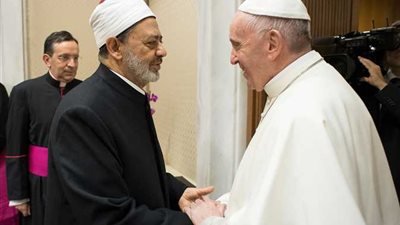 لقاءات رسمية مع كبار المسئولين وبابا الفاتيكان.. تفاصيل رحلة شيخ الأزهر إلى البحرين