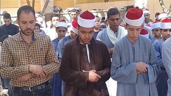 قيادات وطلاب المعاهد