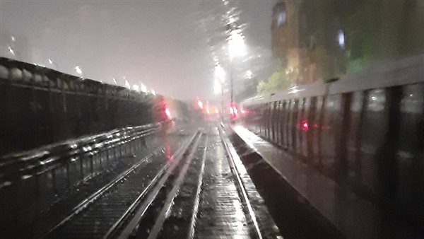 مترو الأنفاق خلال