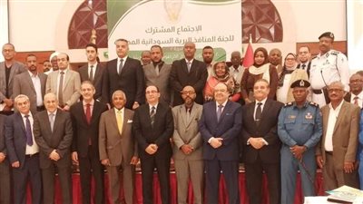 محافظ أسوان يوجه بتسيير سيارات ميني باص لنقل الركاب السودانيين لموقف كركر الدولي