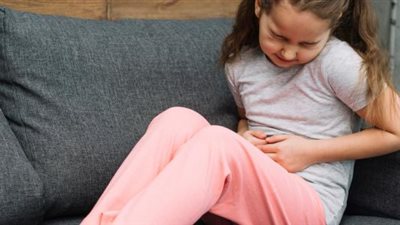 ليست دائما خدعة للهروب من المدرسة.. تعرف على آلام المعدة الأكثر خطورة عند الأطفال