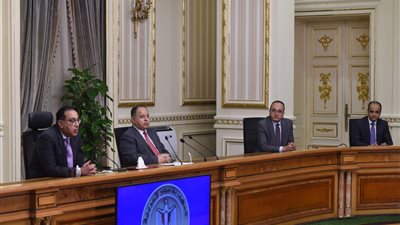 تفاصيل قرار رفع الحد الأدنى للأجور لـ3 آلاف جنيه.. وصرف علاوة للعاملين بشركات القطاع الخاص 