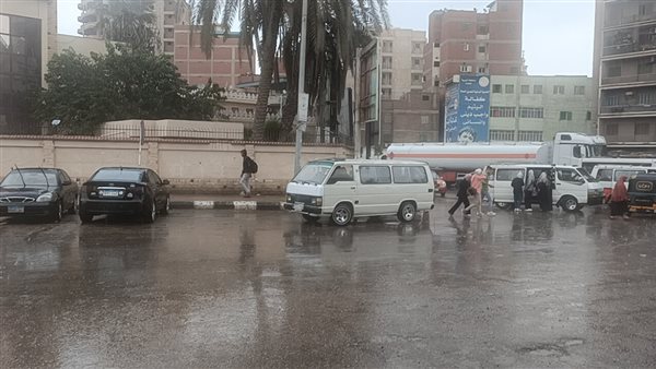 سقوط أمطار على مدينة