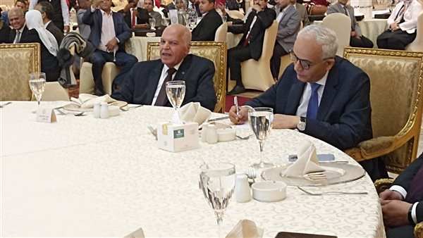 وزير التعليم ونقيب