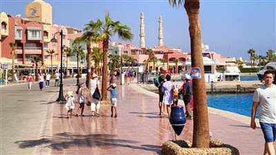 تزامنًا مع استقرار الطقس.. ارتفاع نسب الإشغال السياحي في المنتجعات السياحية بالغردقة | بث مباشر