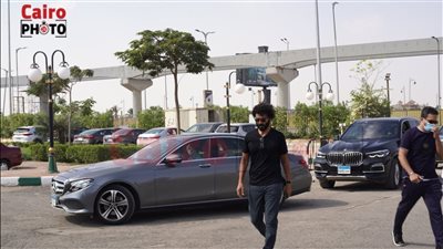 خالد النبوي أبرز الحضور في جنازة الكاتب بهاء طاهر بمسجد الشرطة | بث مباشر