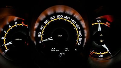  تعرف على أعراض تلف حساس السرعة في السيارة