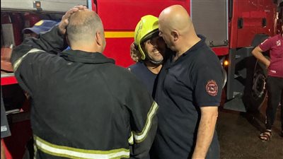 بعد السيطرة على حريق بورفؤاد.. قادة الحماية المدنية يقدمون التحية لـ الجنود: أنتم أبطال المشهد | صور