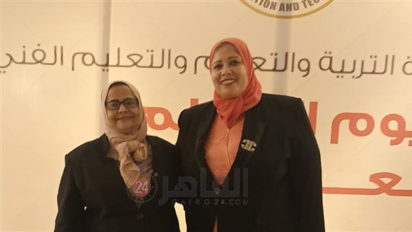 مديرة المدرسة ومدير