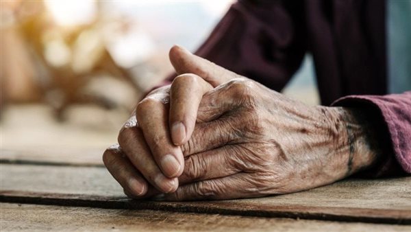 عجوز - تعبيرية 