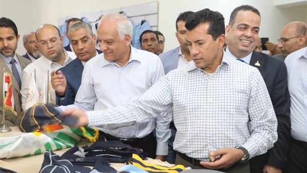 أشرف صبحي ومحافظ