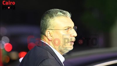 عمرو الليثي أول الحضور في عزاء المحامي فريد الديب بمسجد عمر مكرم | بث مباشر