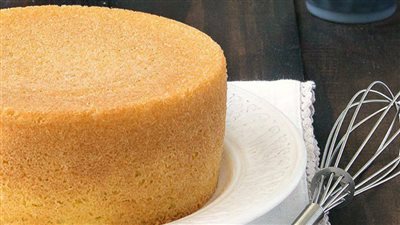 كيف تصنع كيكة بثلاث مكونات فقط؟.. طريقة اقتصادية بدون بيض