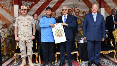 قيادة قوات الدفاع الشعبي تشارك وزارة التعليم بالمرور على إحدى مدارس الثانوية العسكرية