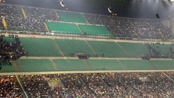 مدرجات ملعب مباراة