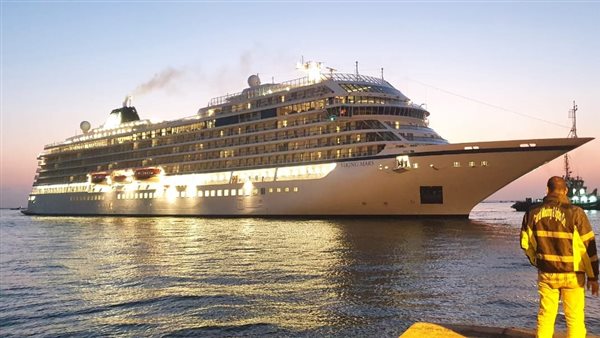 السفينة السياحية